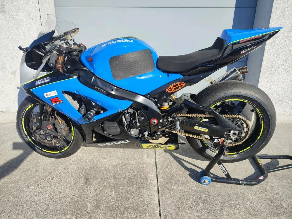 GSXR 1000 K7 Race Track Bike - Image 1