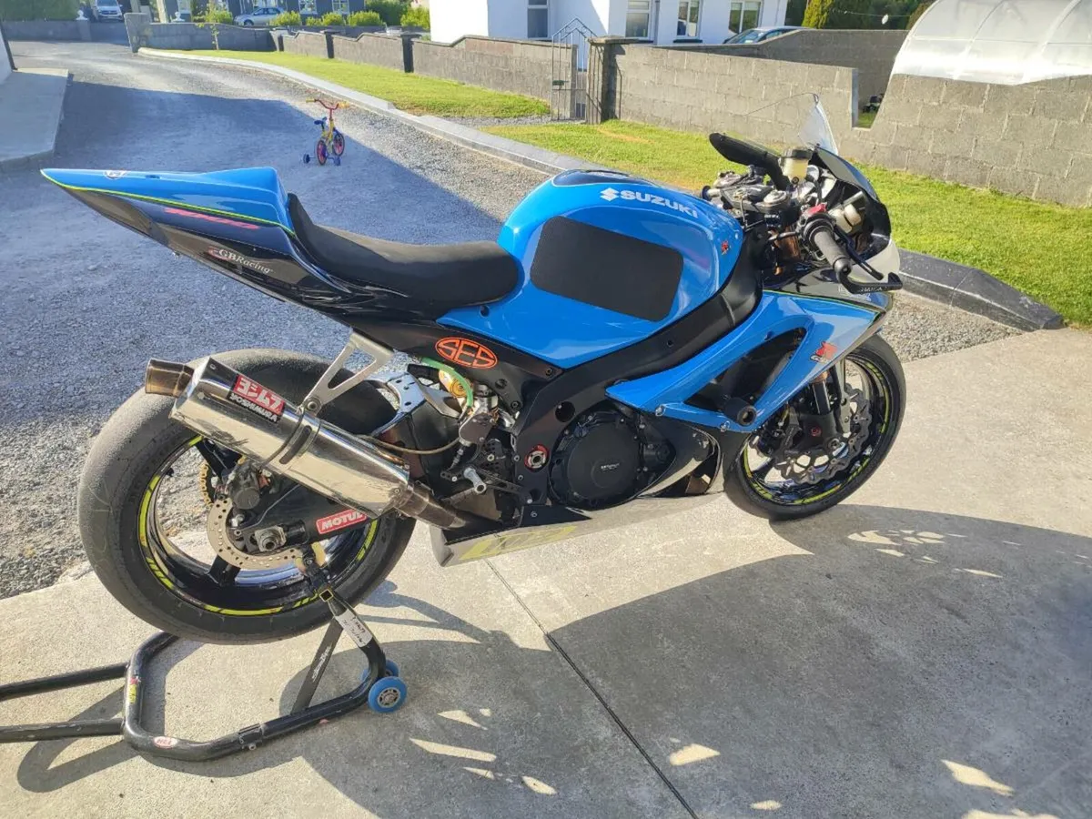 GSXR 1000 K7 Race Track Bike - Image 4