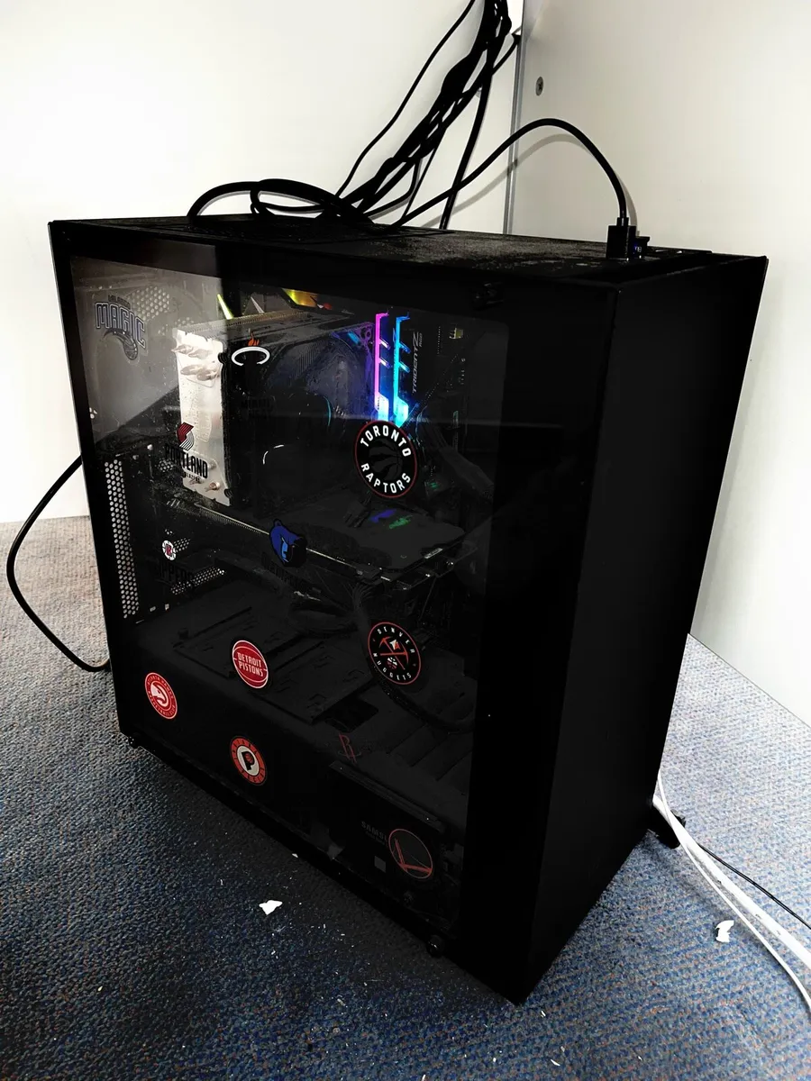 High-Performance Custom Gaming PC with GTX 1080 - Image 1