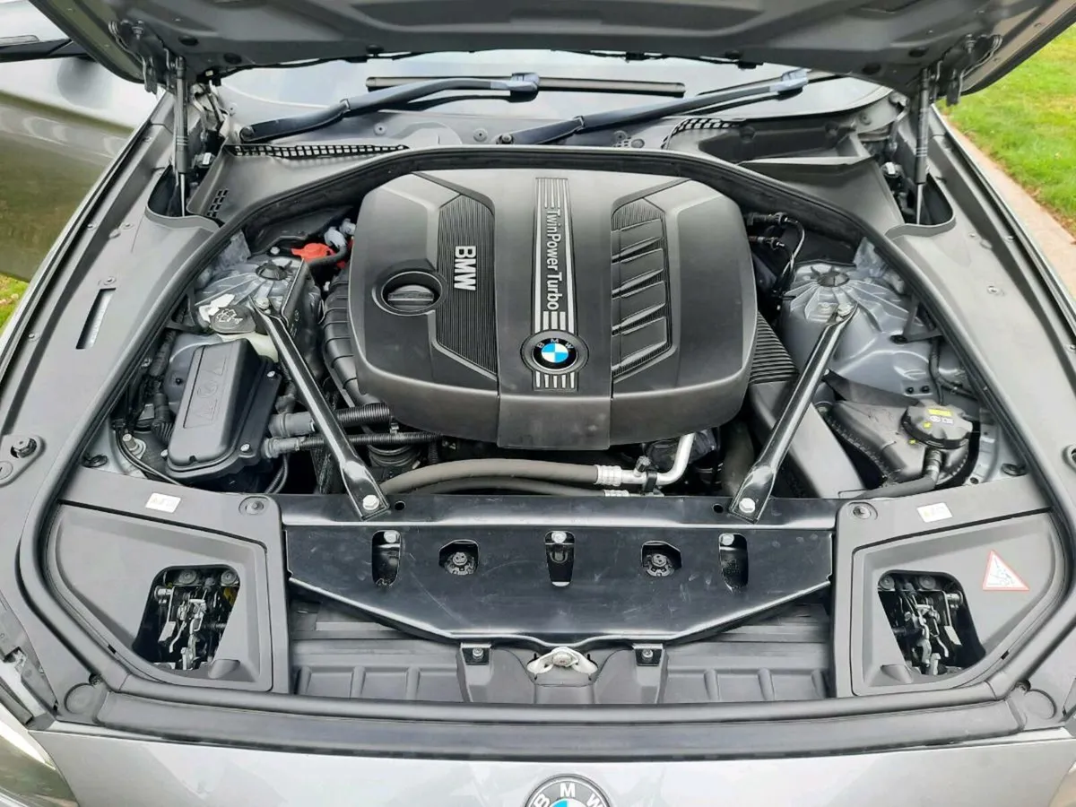 2014 BMW 520d m sport + - Image 3