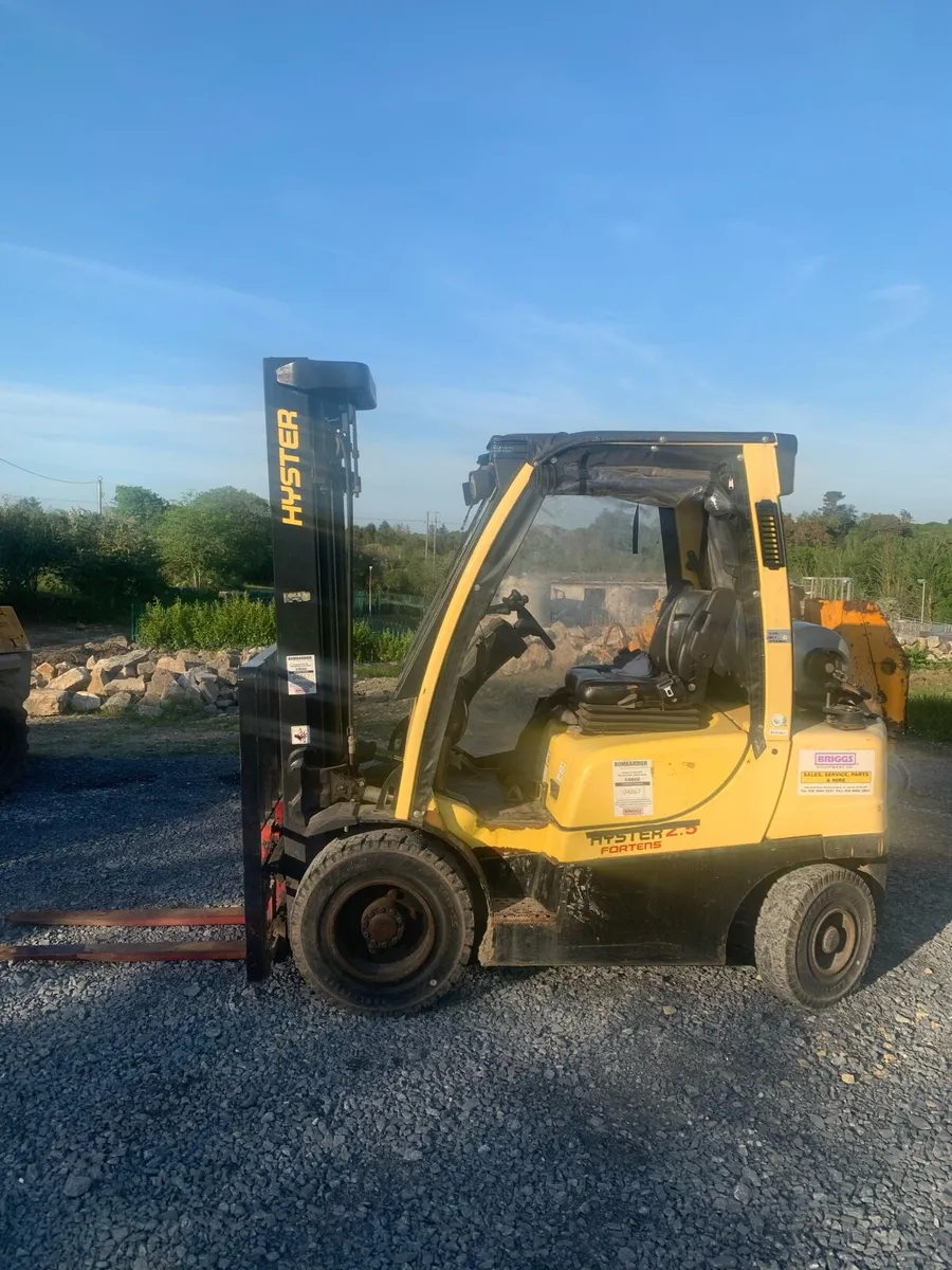 2015 Hyster 2.5T Gas Forklift - Image 2