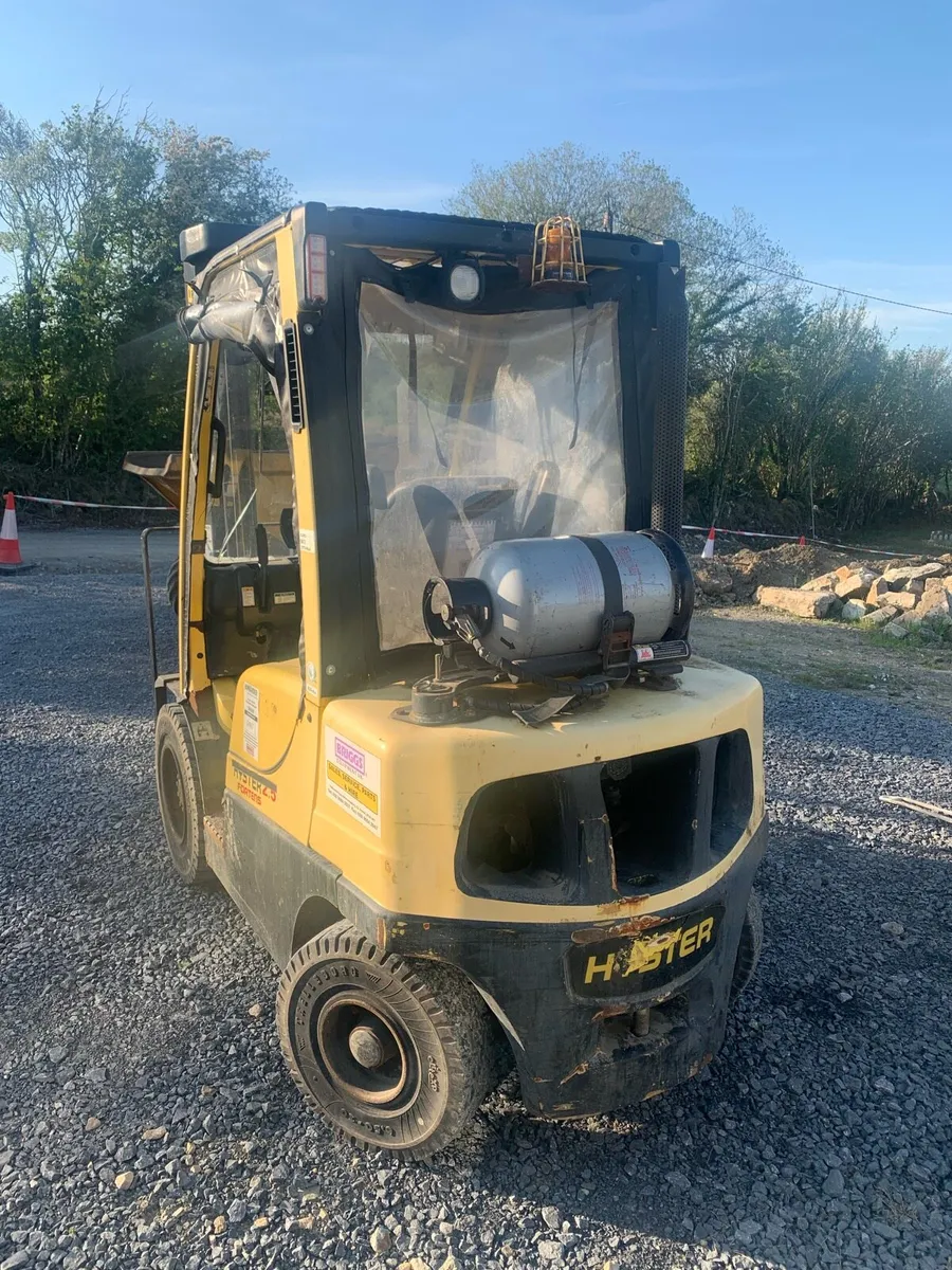 2015 Hyster 2.5T Gas Forklift - Image 3