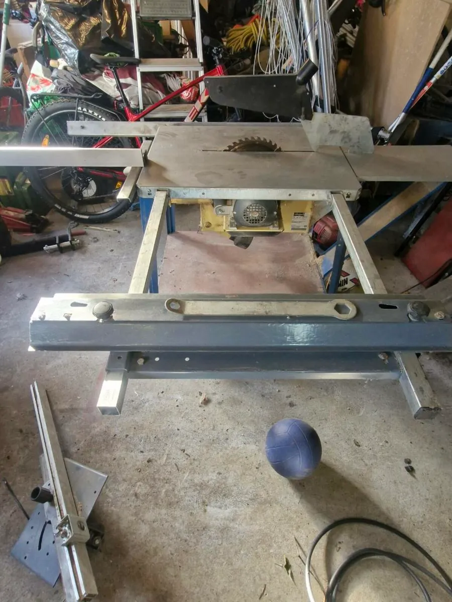 Table saw - Image 1