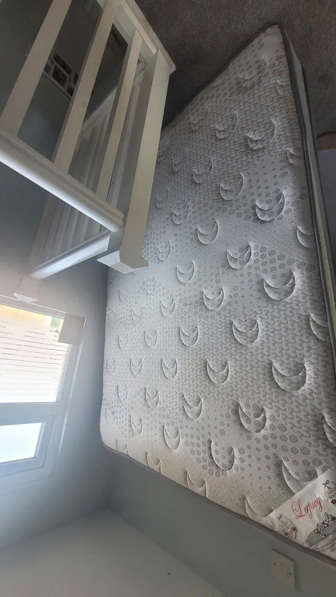 Double bed with mattress and headboard - Image 2
