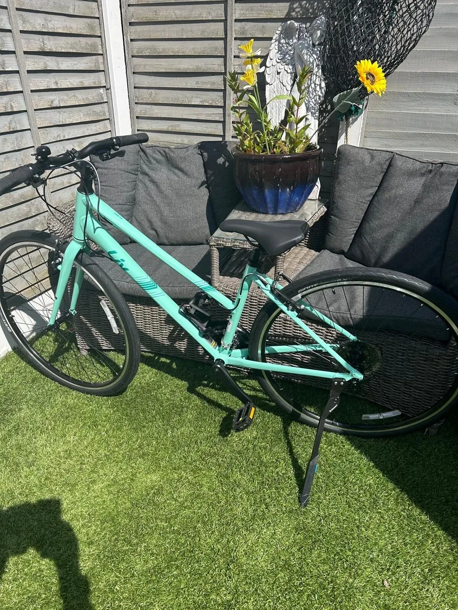Liv Alight women’s sports bike - Image 1