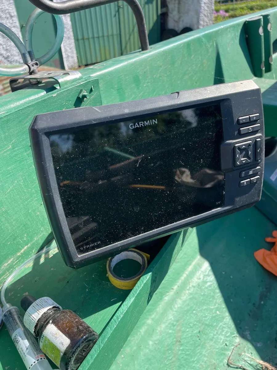 Garmin fish finder - Image 1