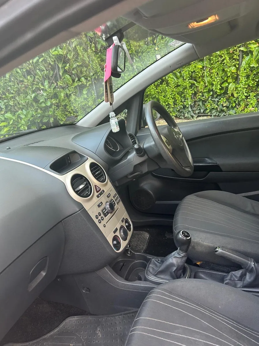 Opel Corsa 1.4 L - Image 4