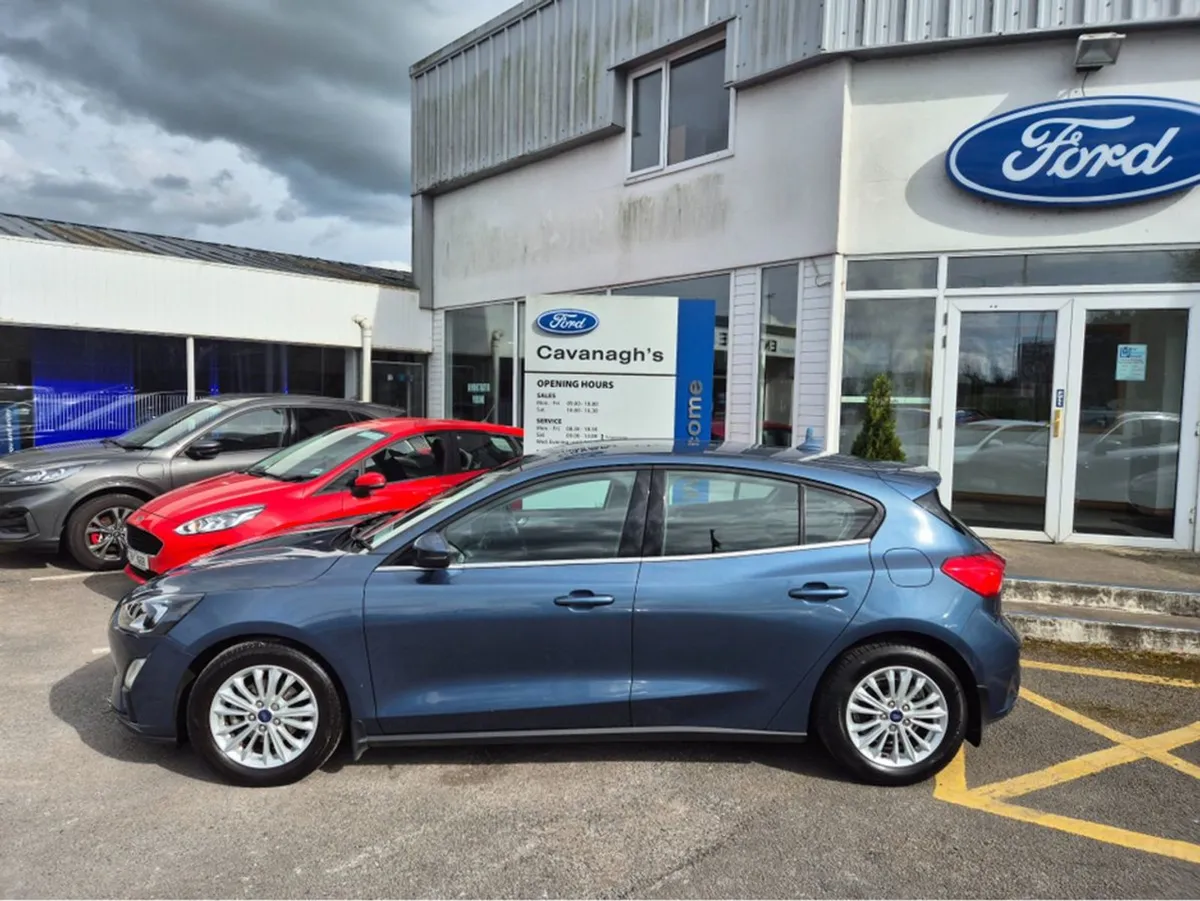 Ford Focus Titanium 5DR 1.5 TD 120 S6. S6.2 M6 F - Image 2