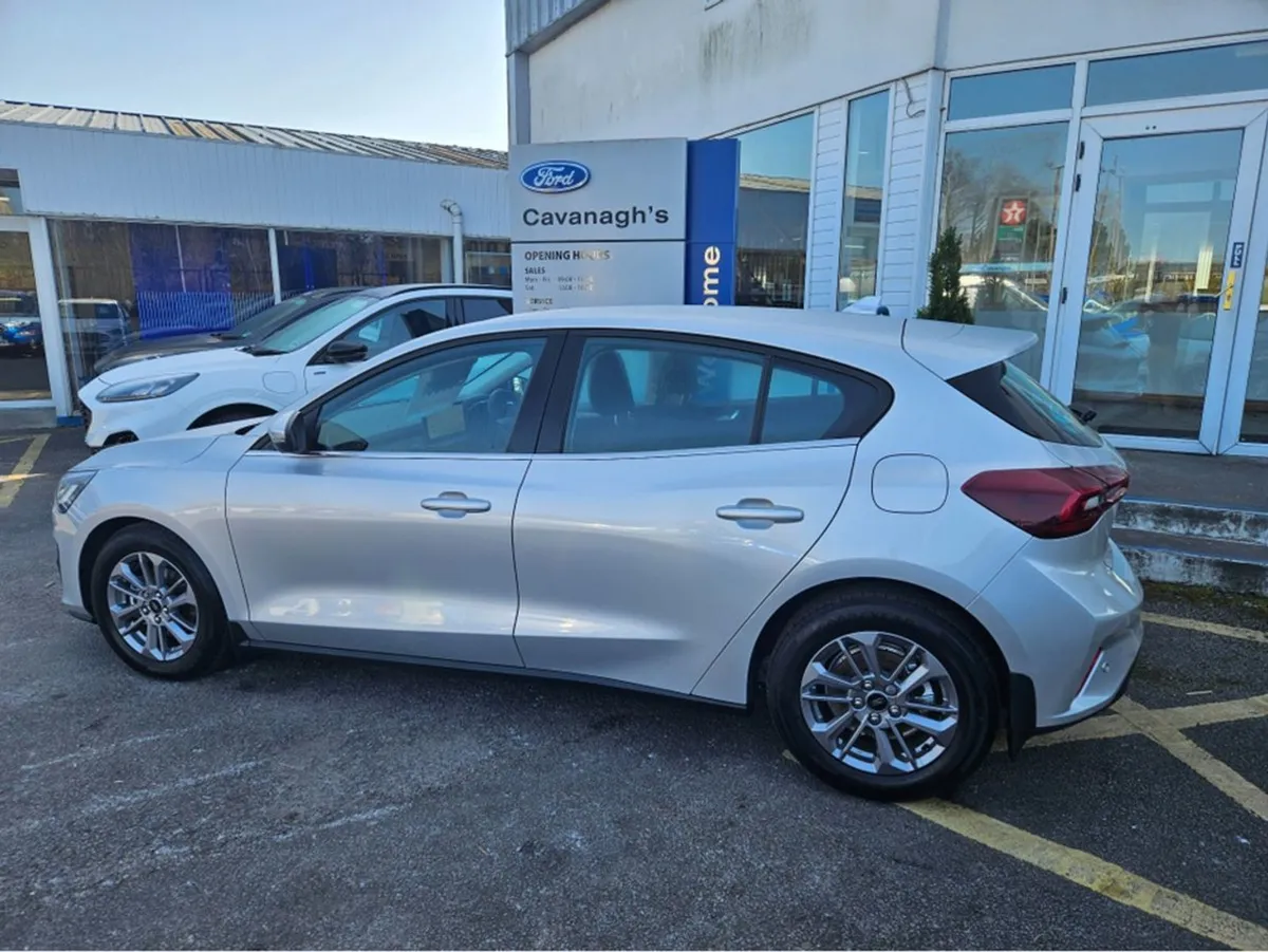 Ford Focus Titanium 5DR 1.0t 125 MHE - Image 3