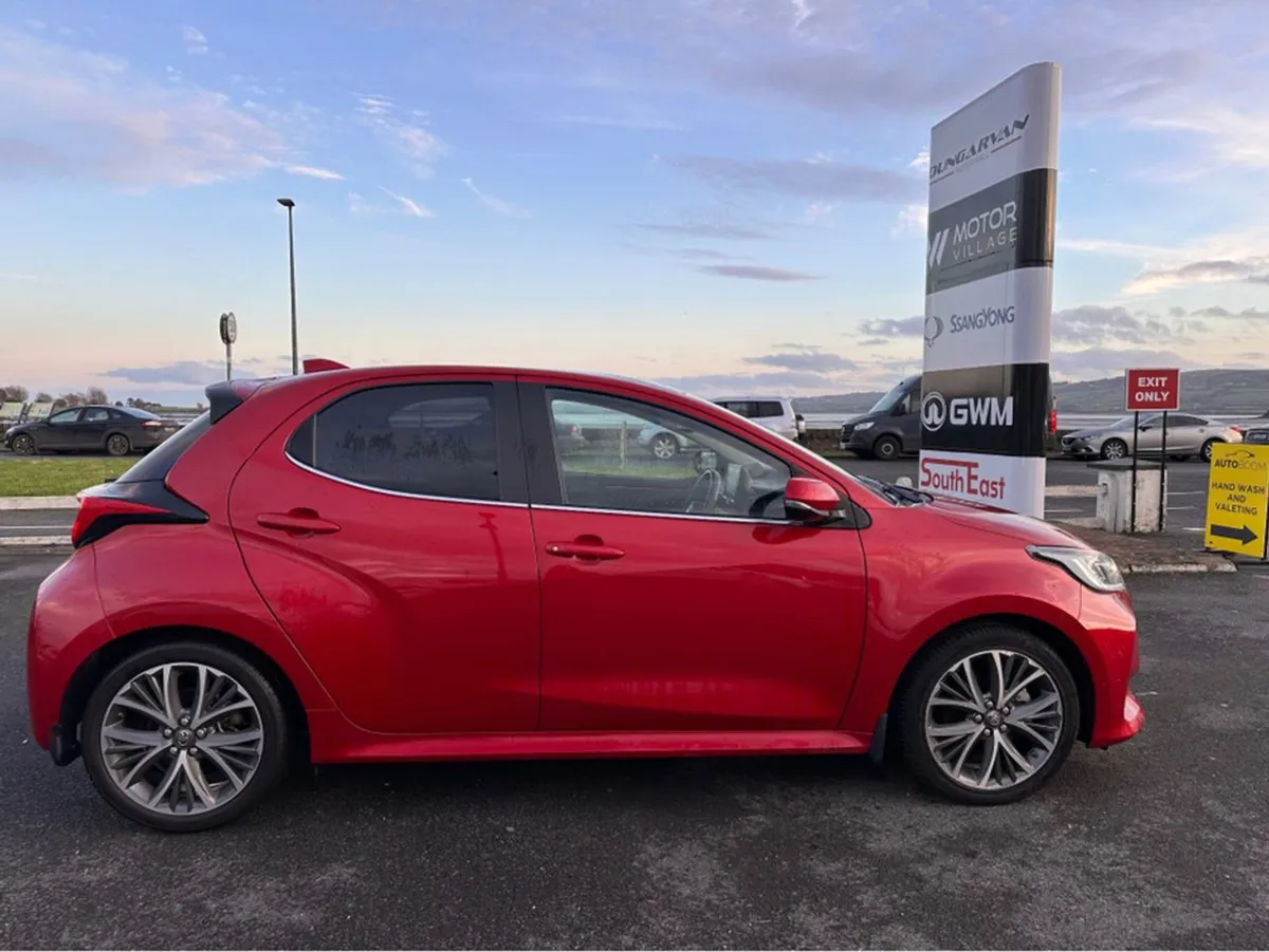 Toyota Yaris 1.5 Hybrid Platinum 4DR - Image 2