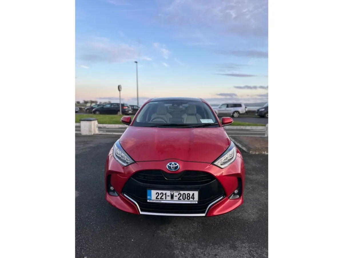 Toyota Yaris 1.5 Hybrid Platinum 4DR - Image 4