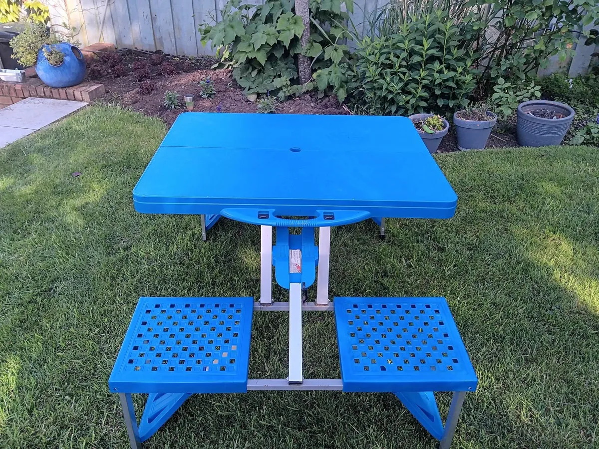 Folding picnic/ camping table with 4 attached tool - Image 2