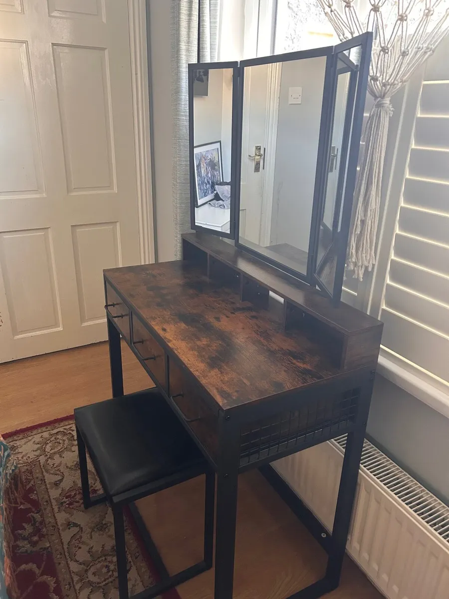 Vanity table/dressing table - Image 2