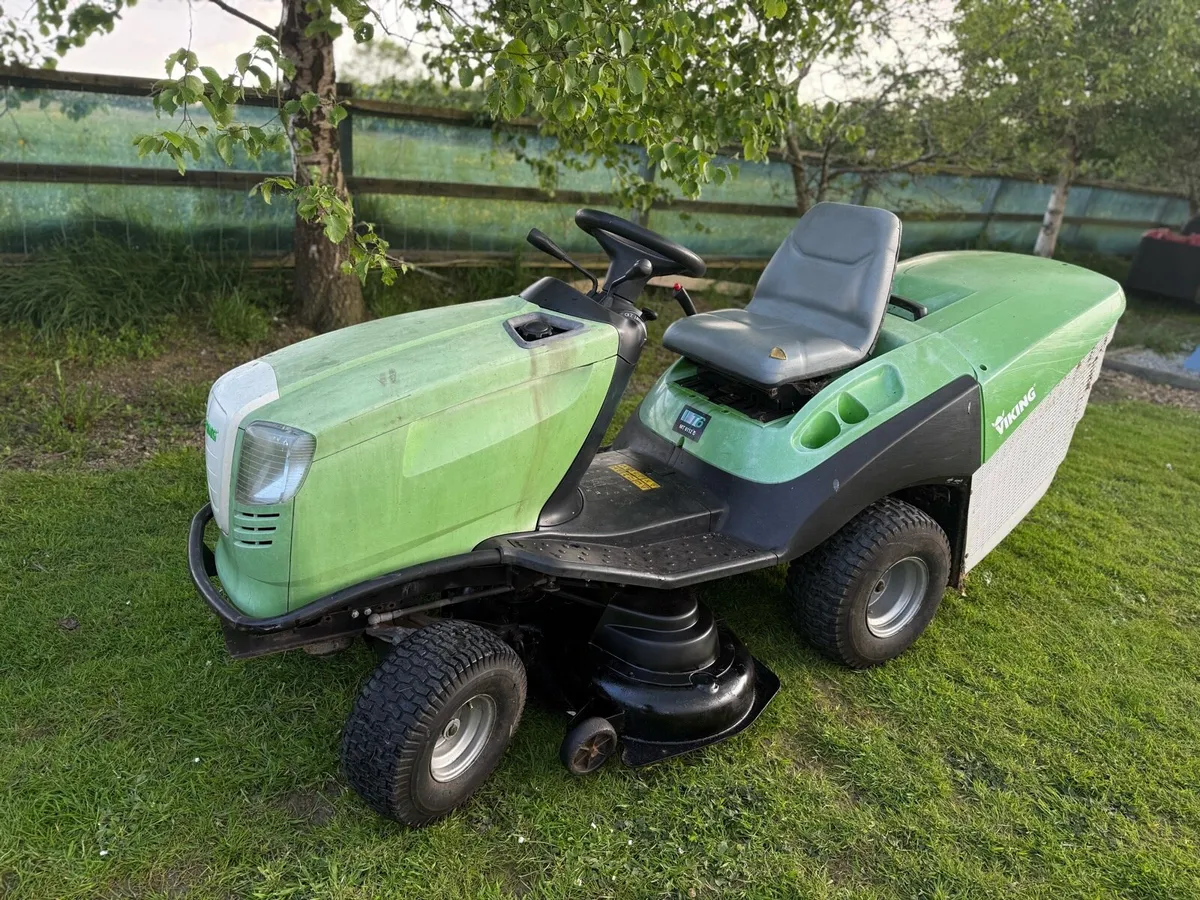 Viking RideOn Lawnmower 17.5Hp 42” cut - Image 1