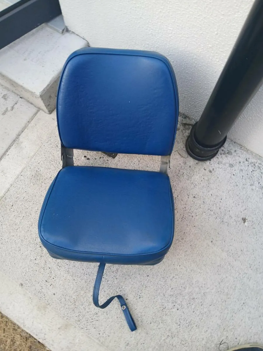 Boat seat and clamp - Image 1