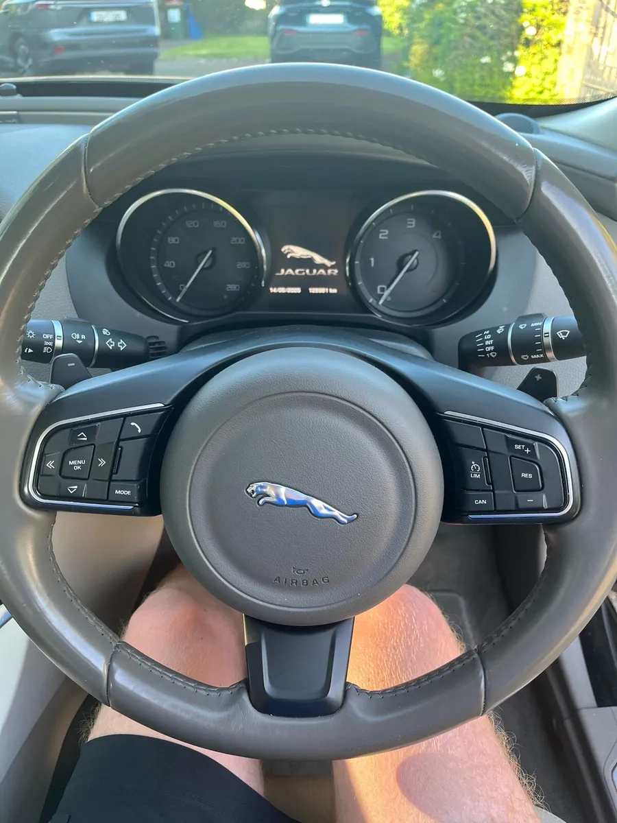Jaguar XE Auto 2.0L - Image 4