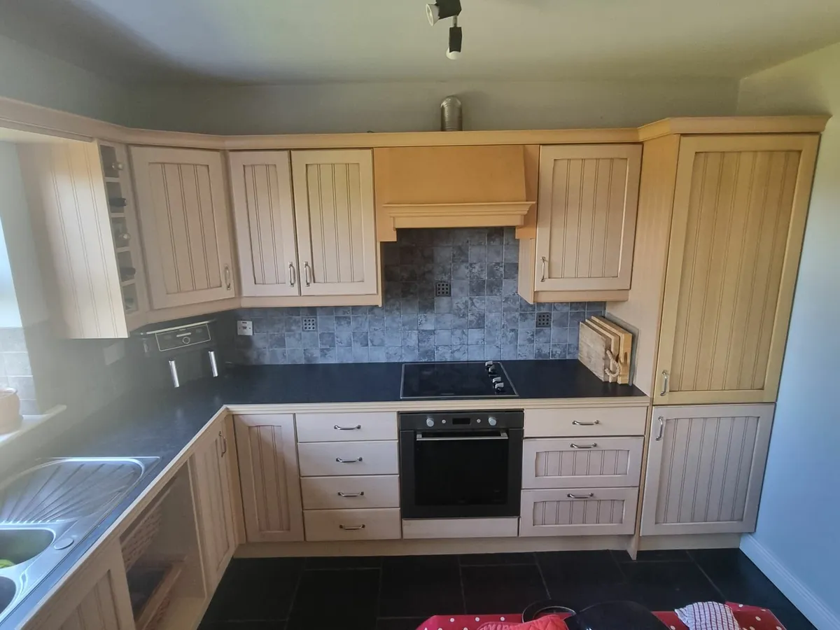Kitchen units - Image 1