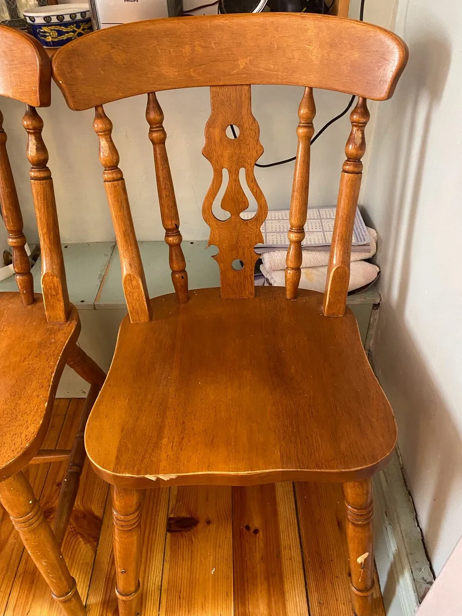 Kitchen chairs . - Image 3