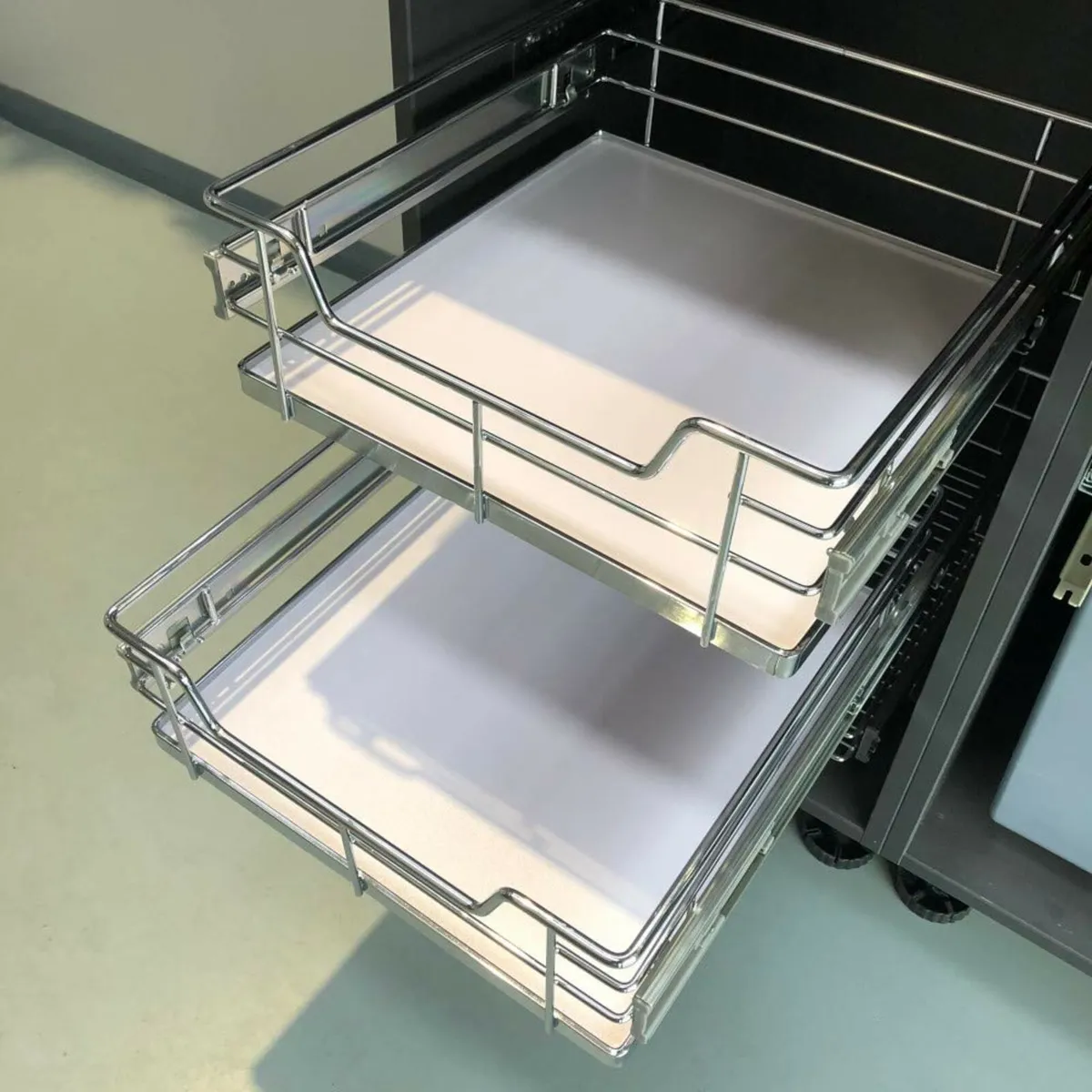 Pull out- solid base kitchen baskets 600mm (x4)