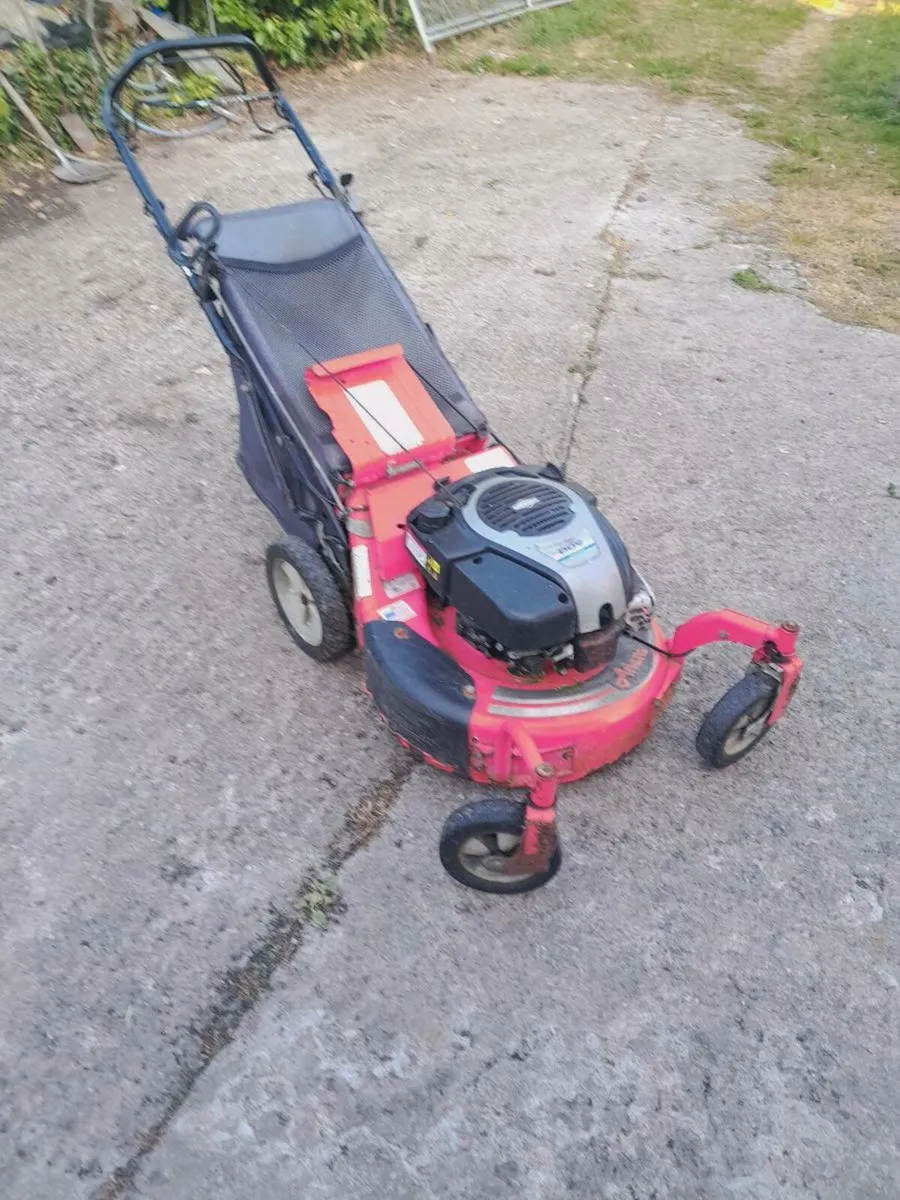 Lawn mower - Image 1