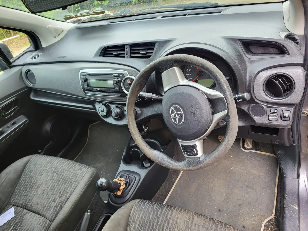 Toyota Yaris 2012 - Image 4
