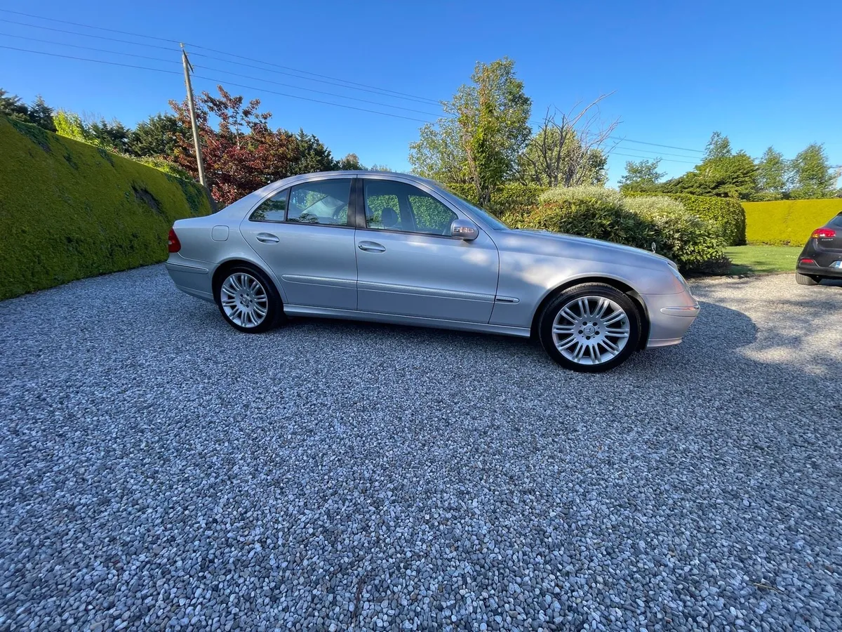 Mercedes-Benz E200 - Image 2