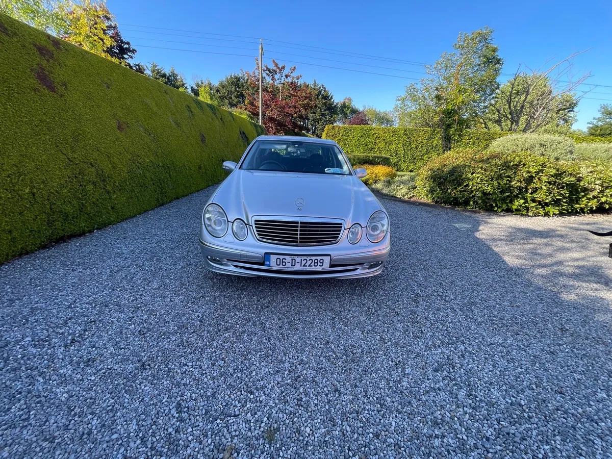 Mercedes-Benz E200 - Image 4