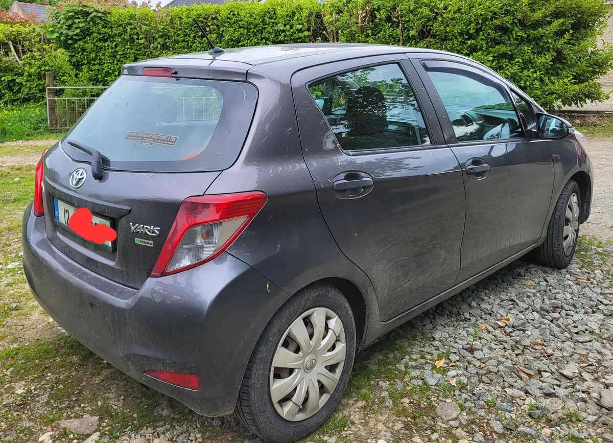 Toyota Yaris 2012 - Image 2