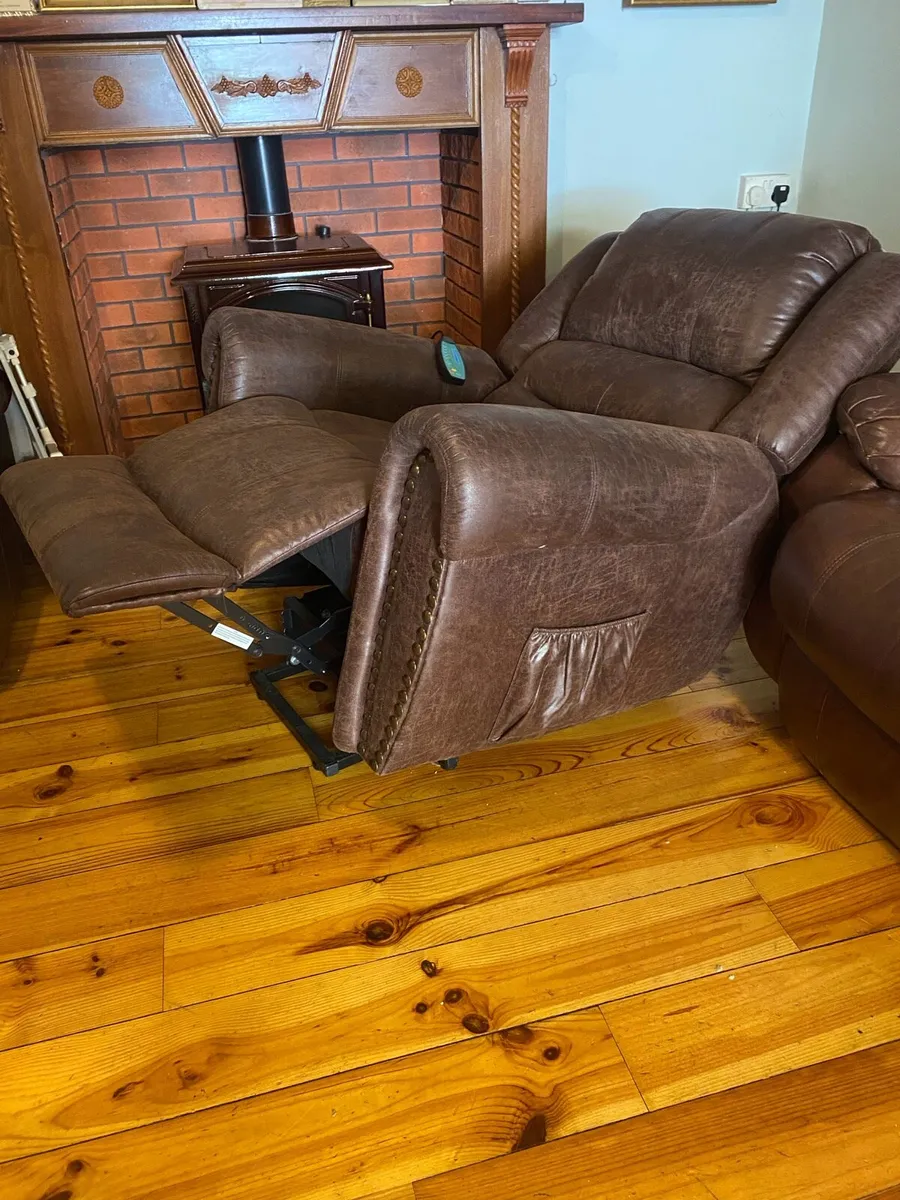 Riser recliner faux leather armchair - Image 3