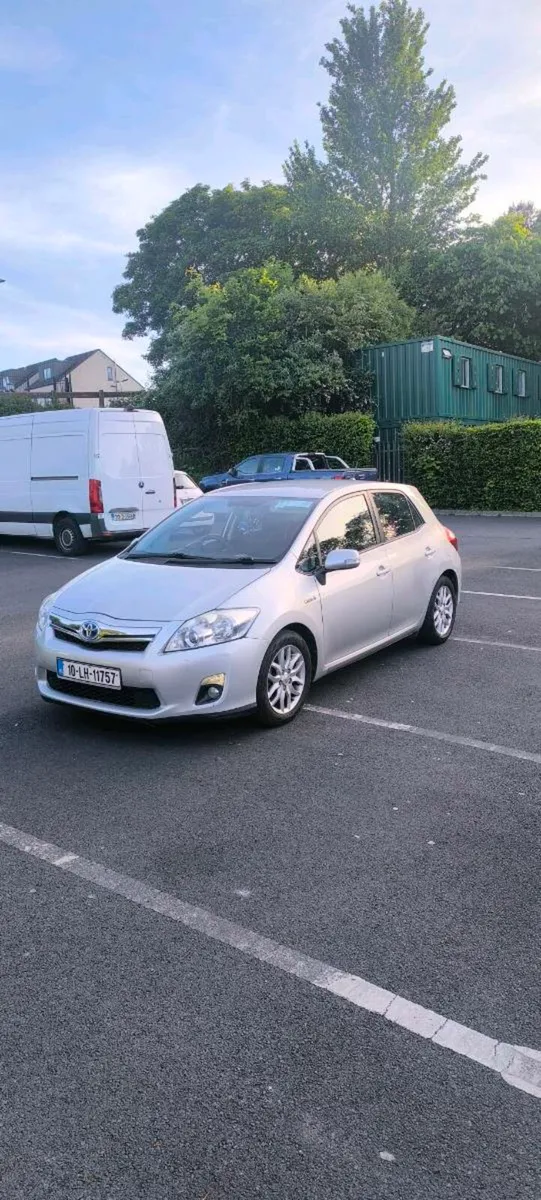 Toyota Auris Hybrid - Image 1