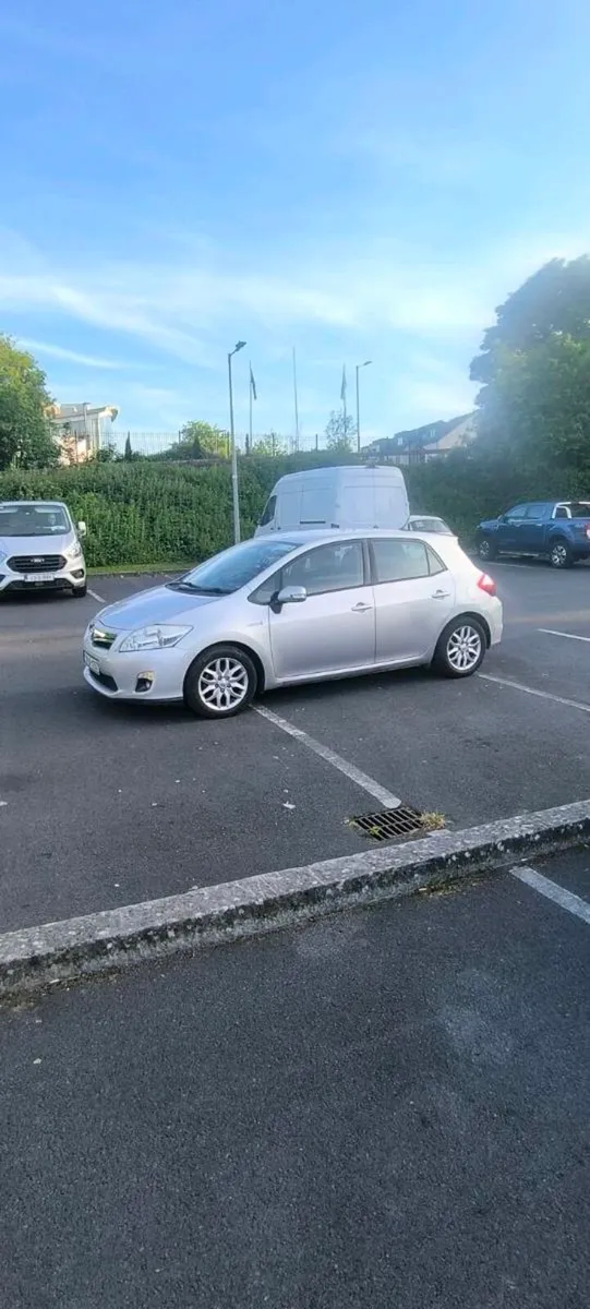 Toyota Auris Hybrid - Image 2