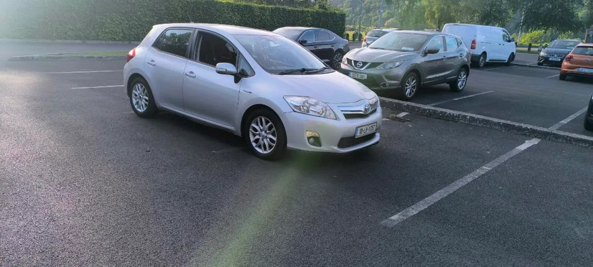 Toyota Auris Hybrid - Image 3