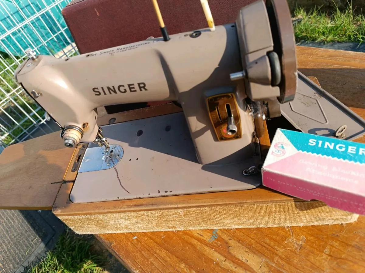 Singer Machines x 5 - Image 2