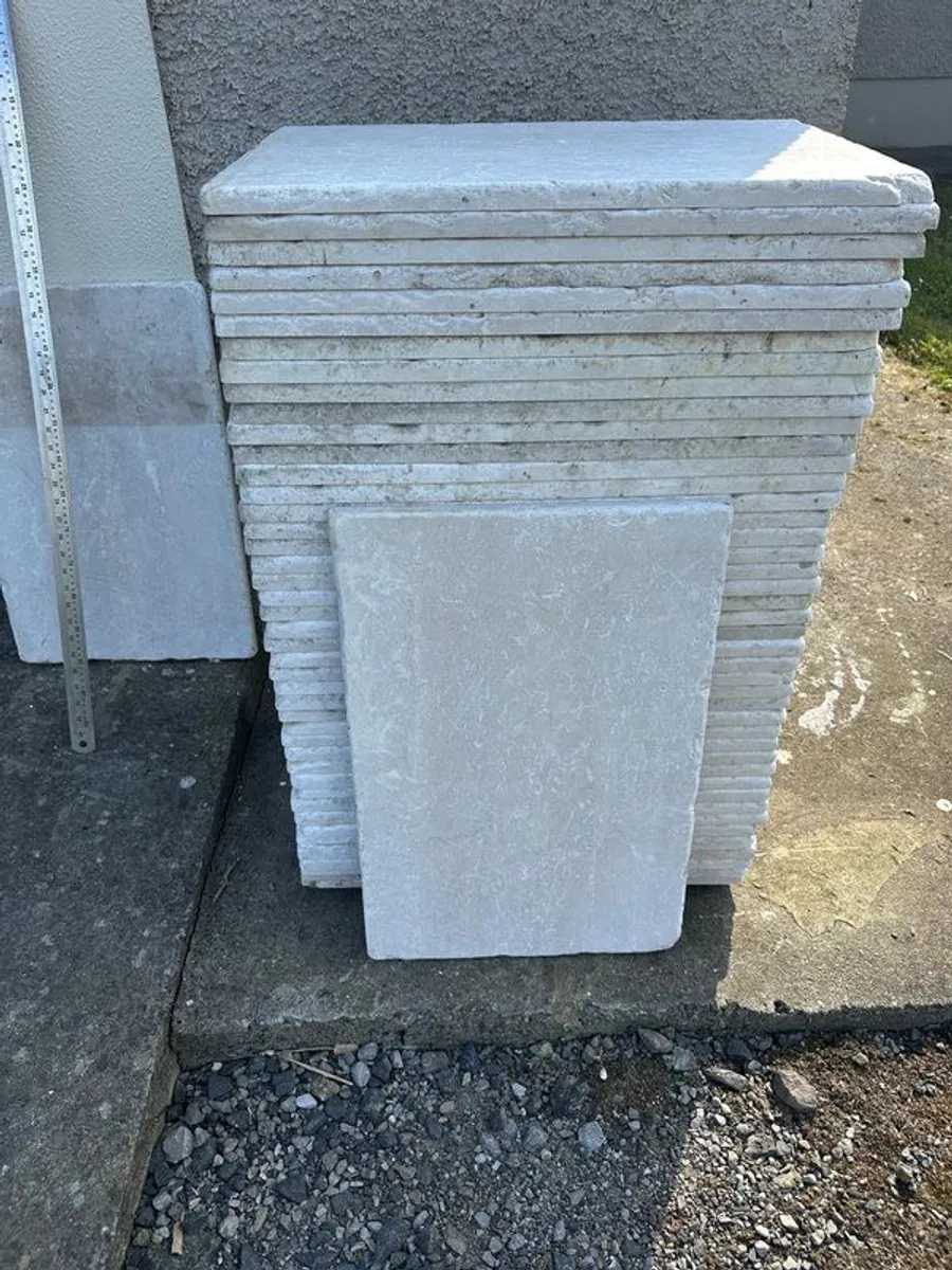Solid limestone tumbled tiles - Image 2