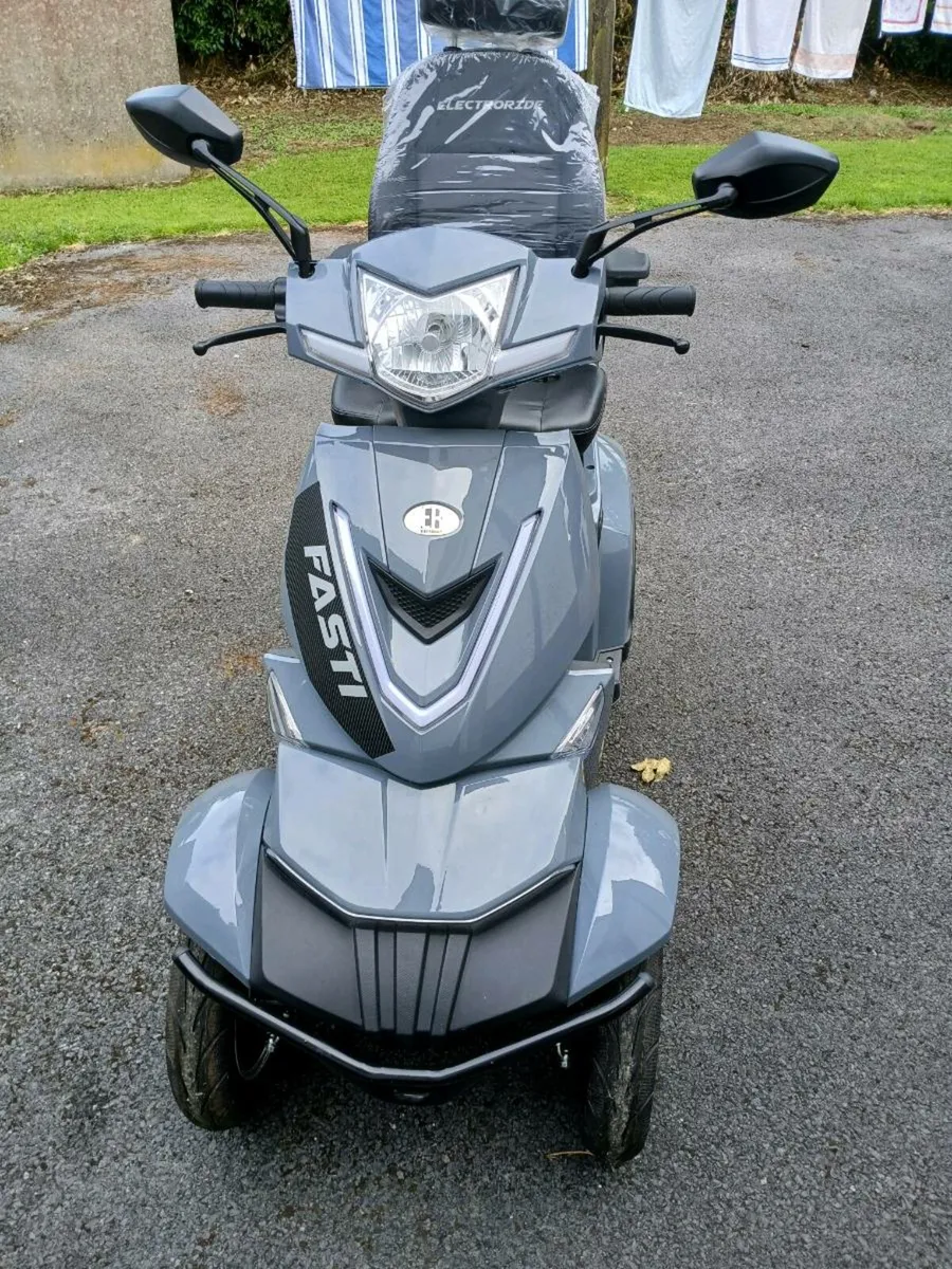 Mobility scooter - Image 1