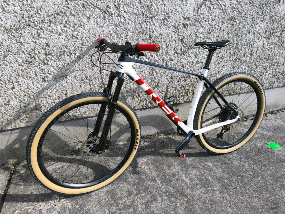 Trek Procaliber 9.7 carbon XL - Image 1