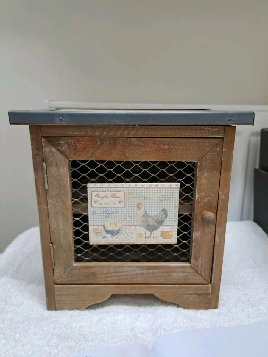 Vintage egg keeper house - Image 1
