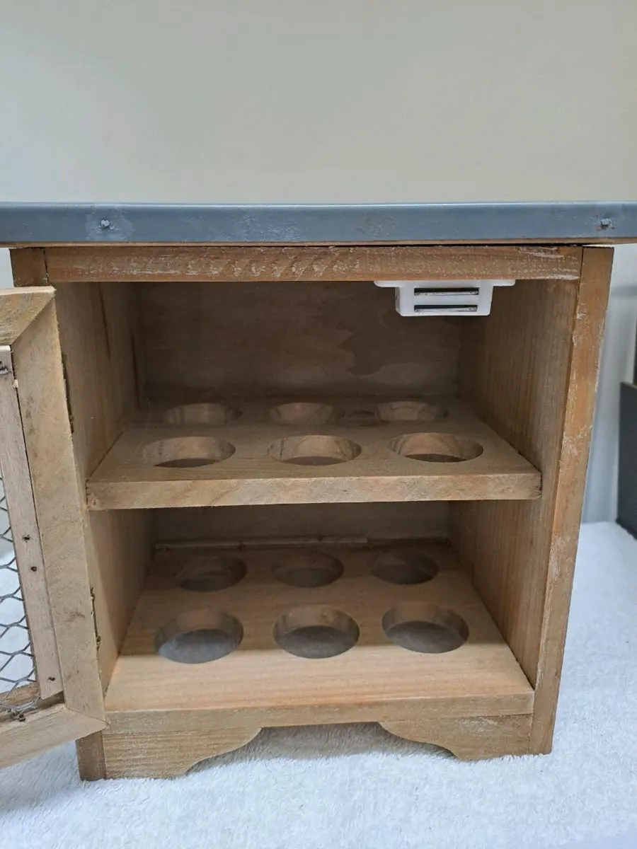 Vintage egg keeper house - Image 2
