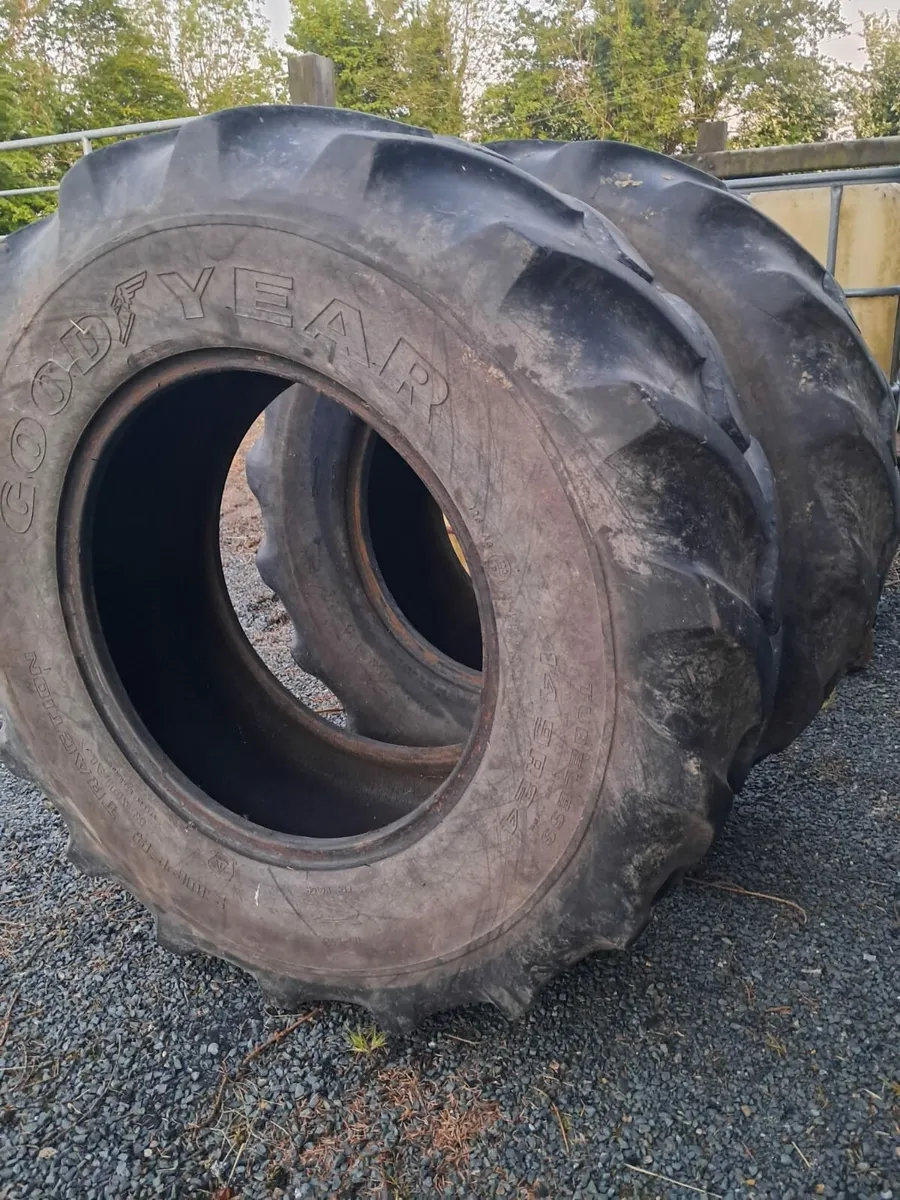 Pair of r24 tyres - Image 2