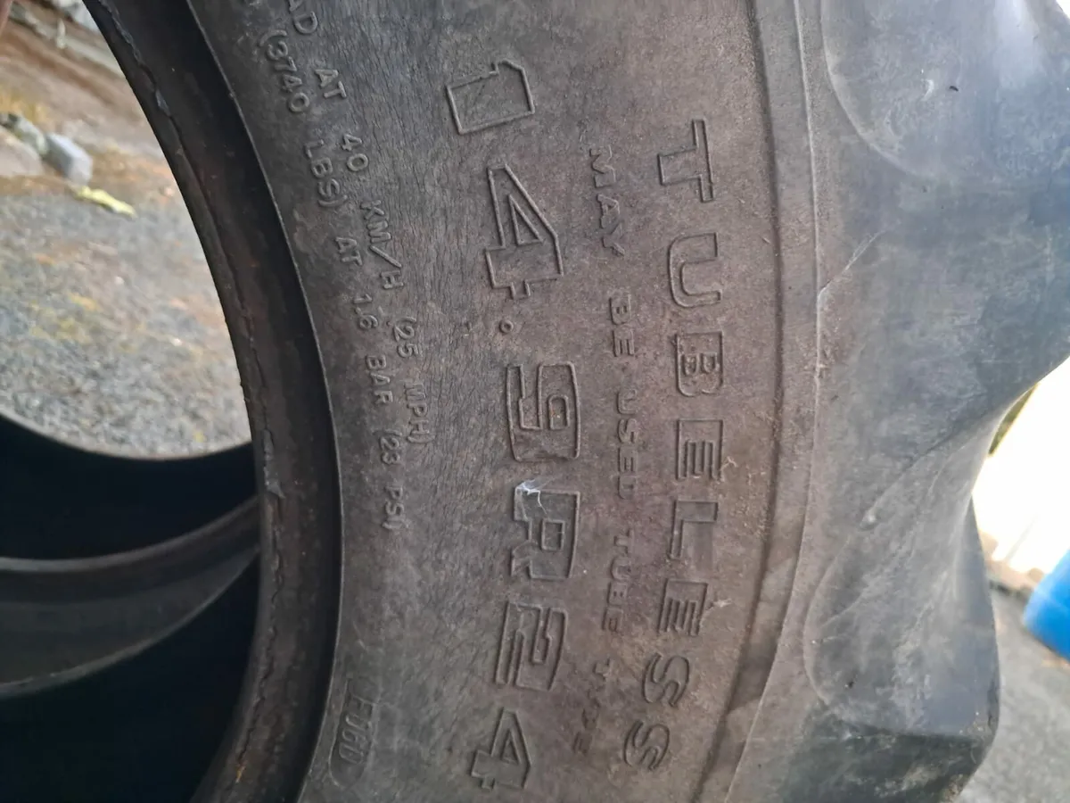 Pair of r24 tyres - Image 3