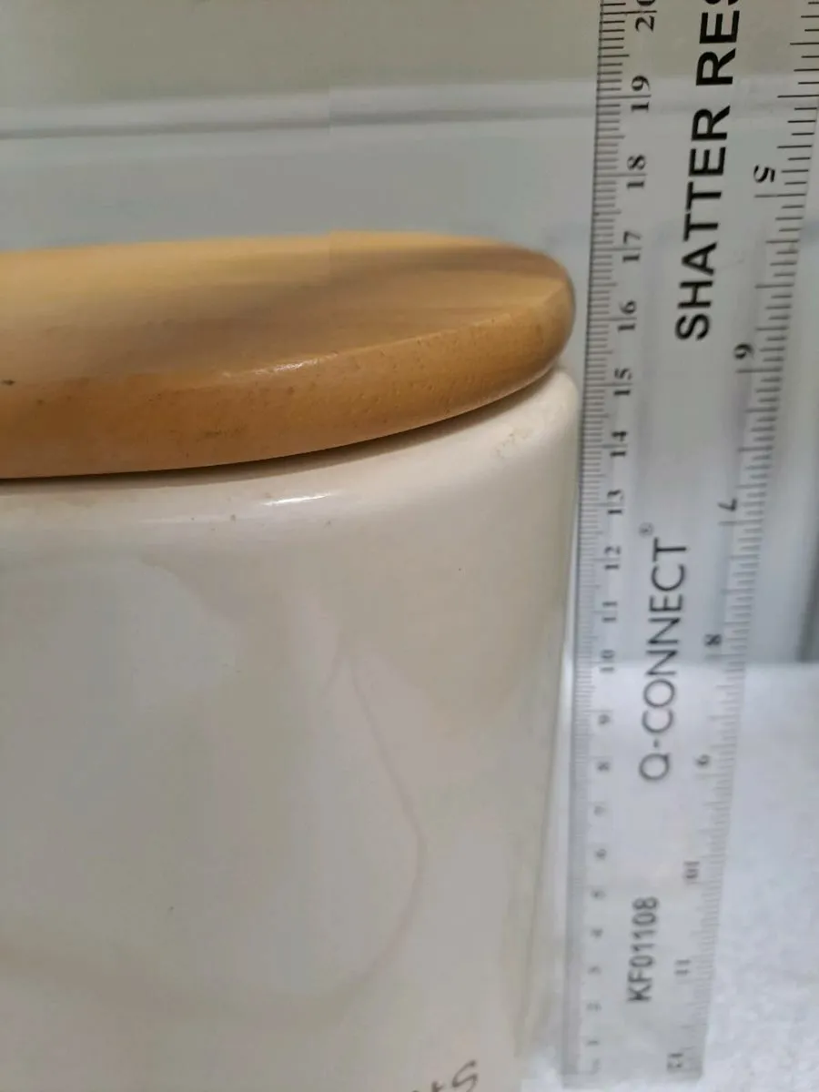 Vintage Mindy Brownes biscuit container - Image 2