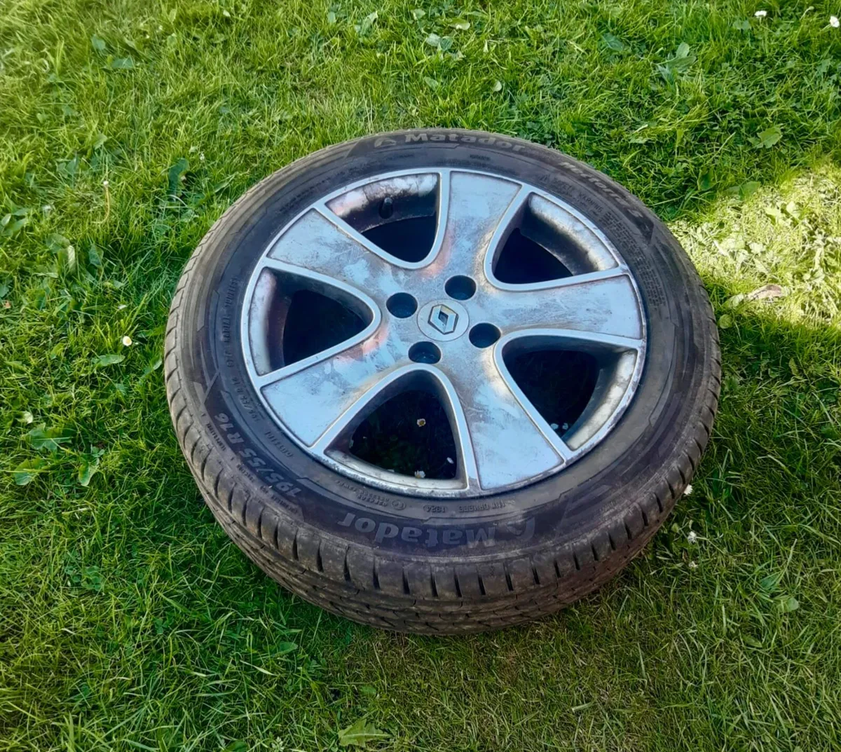 2 X Renault Clio Alloy  Wheels - Image 1