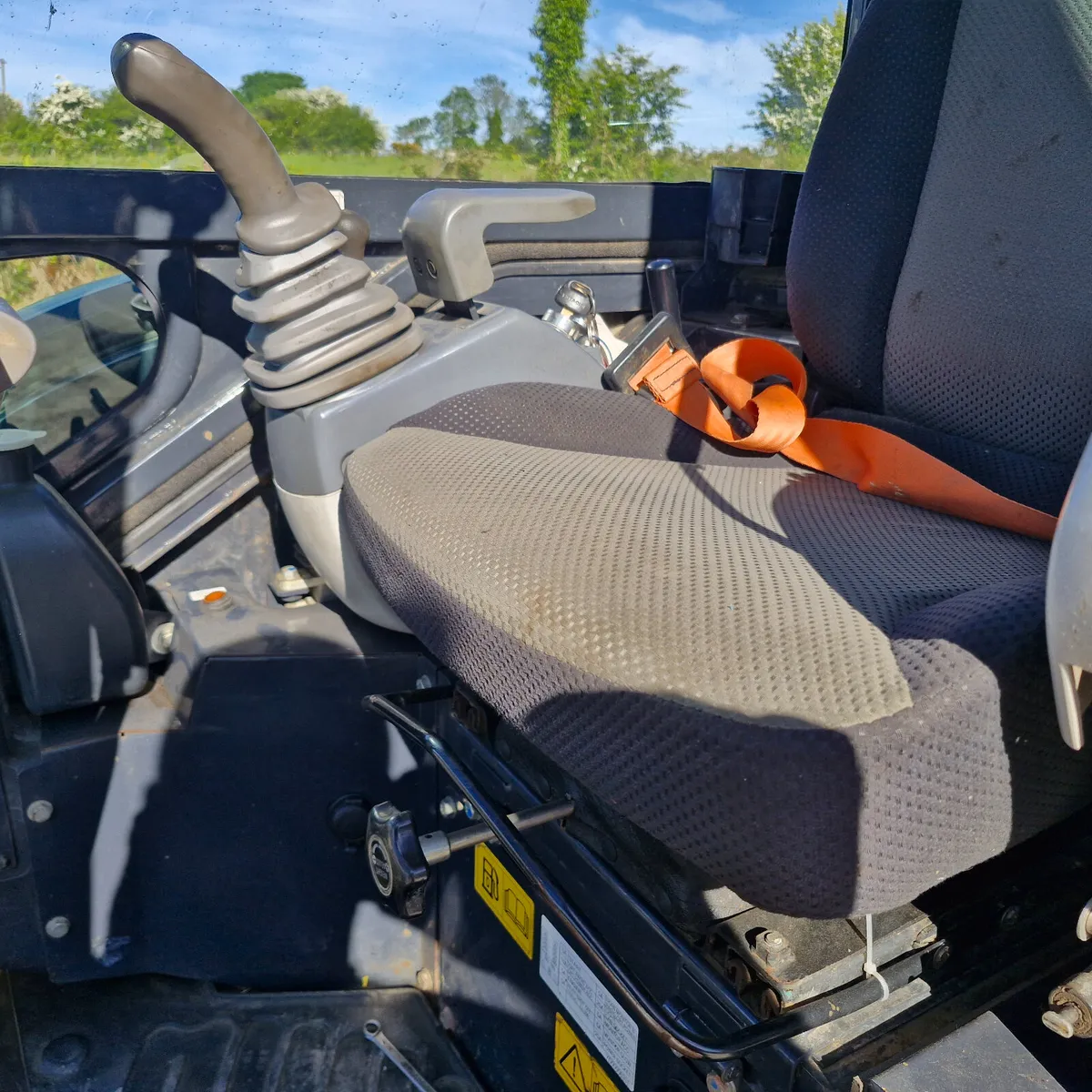 2019 Hitachi 26u.5 - Image 2