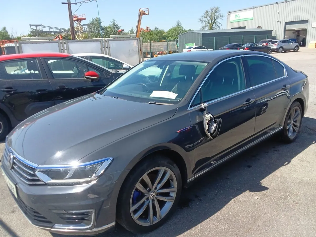 Volkswagen Passat 1.4 TSI GTE 218PS Auto - Image 2