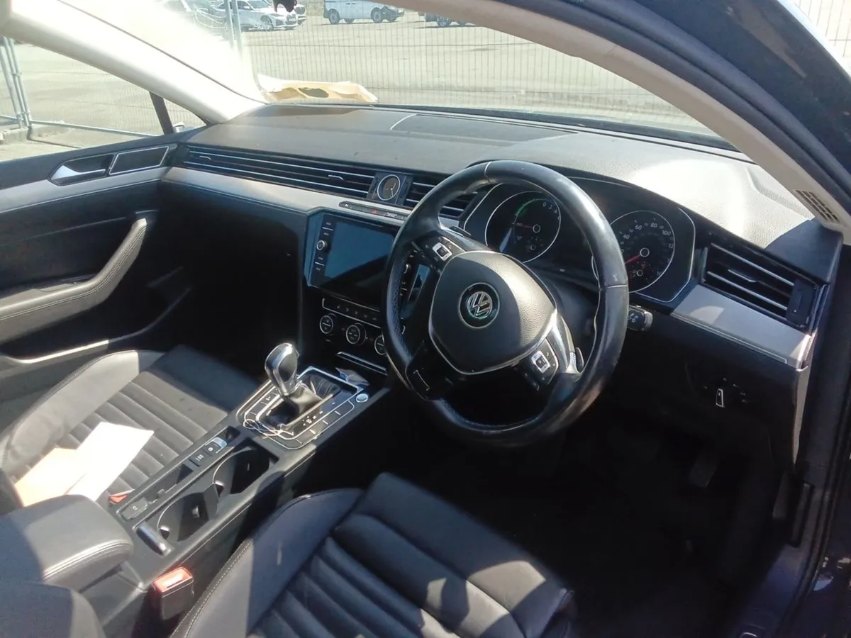 Volkswagen Passat 1.4 TSI GTE 218PS Auto - Image 3