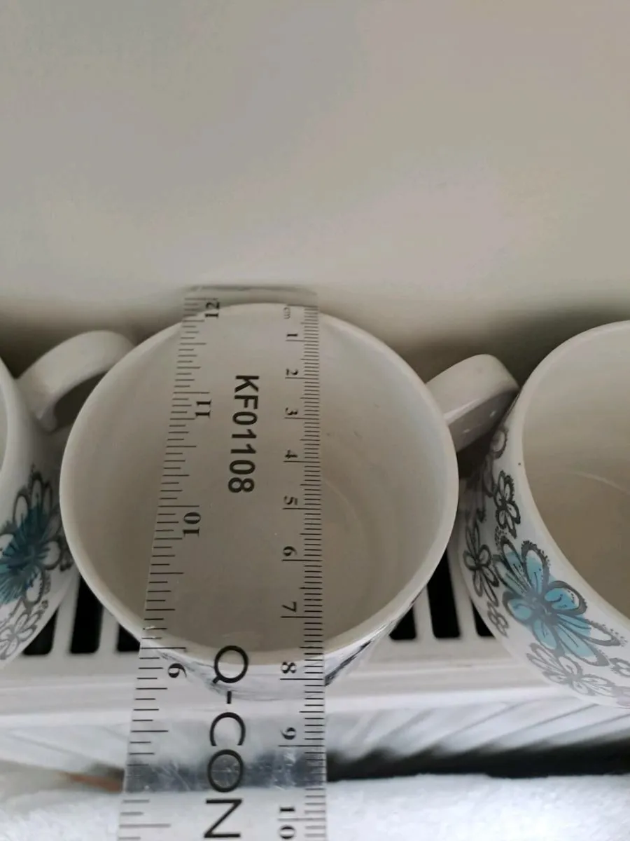 Vintage 4 stackable cups - Image 2