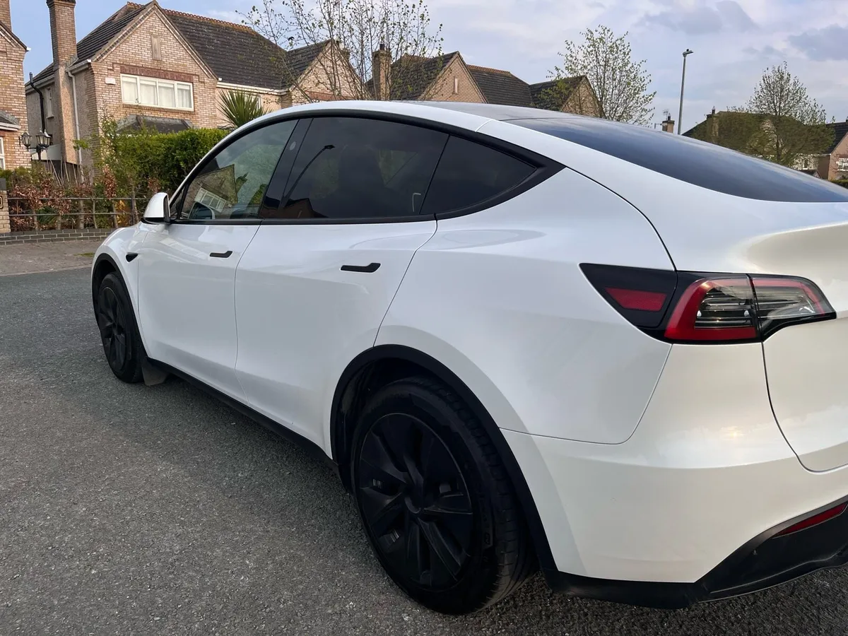 2024 Tesla Model Y , Hardware 4, extras, Toe bar - Image 2
