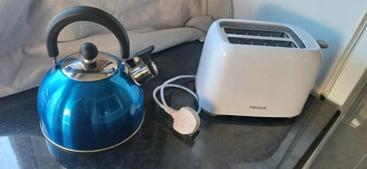 Gas boiling kettle, and toaster - Image 1