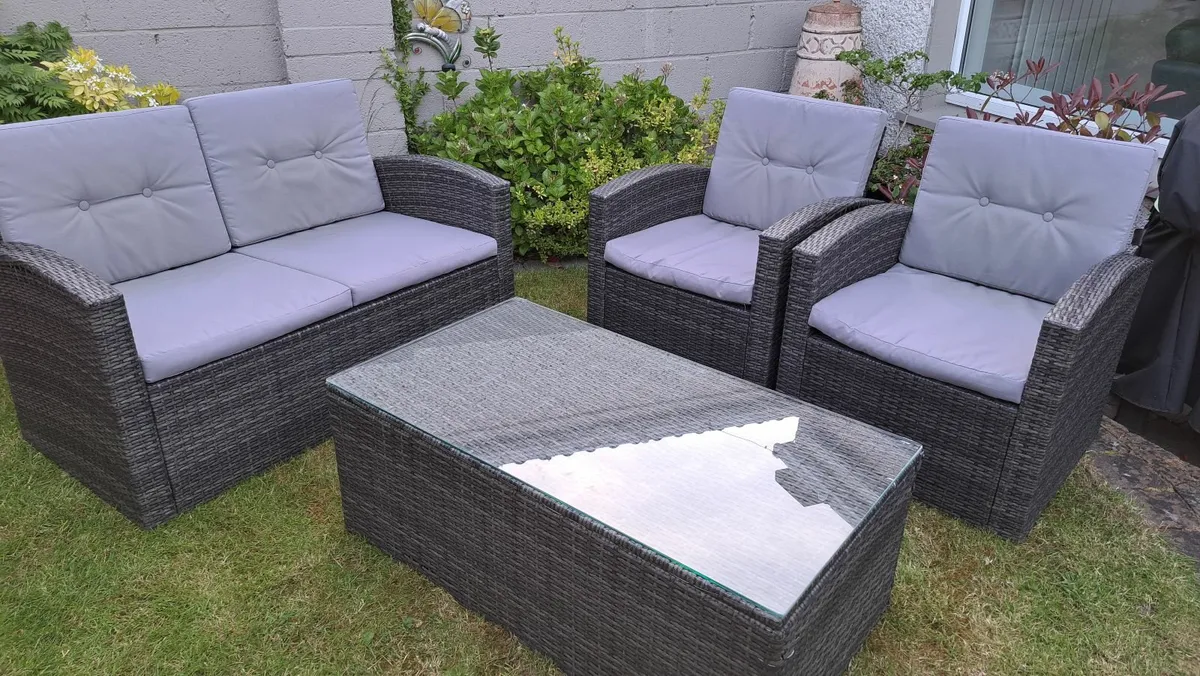 Garden furniture - Image 1