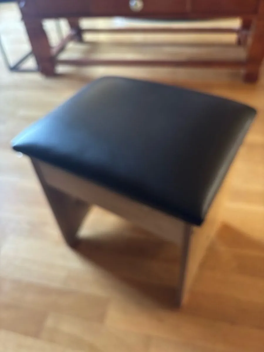 Dressing table and stool - Image 2